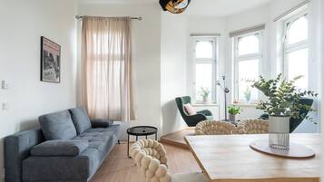 Apartment, 2 Bedrooms, City View | Living area