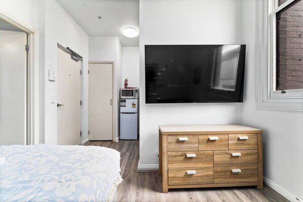 1 bedroom, desk, iron/ironing board, WiFi