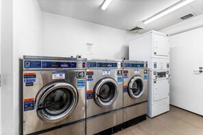 Interior - Studio Brunswick Rd | Free Parking | 10 min to CBD (Brunswick West)