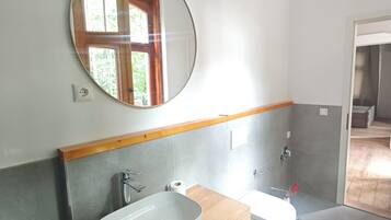 Kostenlose Toilettenartikel, Haartrockner, Handtücher, Seife