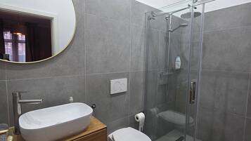 Economy Apartment | Bathroom
