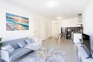 Smart TV - 1 Pièces Coeur Riquier | 3 min Gare SNCF (Nice)