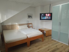 2 bedrooms, soundproofing, iron/ironing board, WiFi