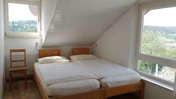2 habitaciones, tabla de planchar con plancha, wifi y ropa de cama