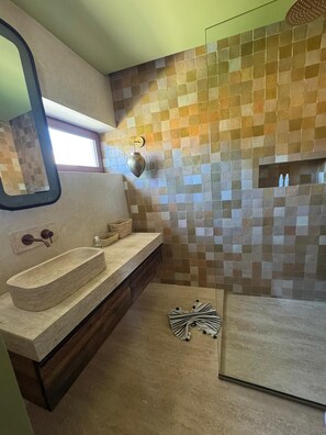 Hårtørrer, håndklæder, Toiletpapir