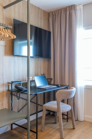 In-room safe, free WiFi