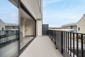 Townhome, 3 Bedrooms, City View | Balcony