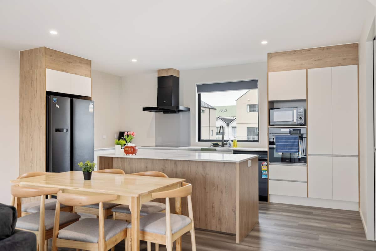 Townhome, 3 Bedrooms, City View | Private kitchen | Full-size fridge, microwave, oven, stovetop