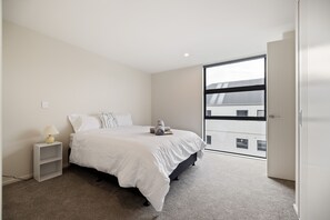 Townhome, 3 Bedrooms, City View | Iron/ironing board, free WiFi - Spacious 3 Bedroom Townhouse - Close to Stadium (Christchurch)
