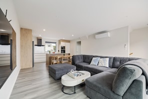 Townhome, 3 Bedrooms, City View | Living area