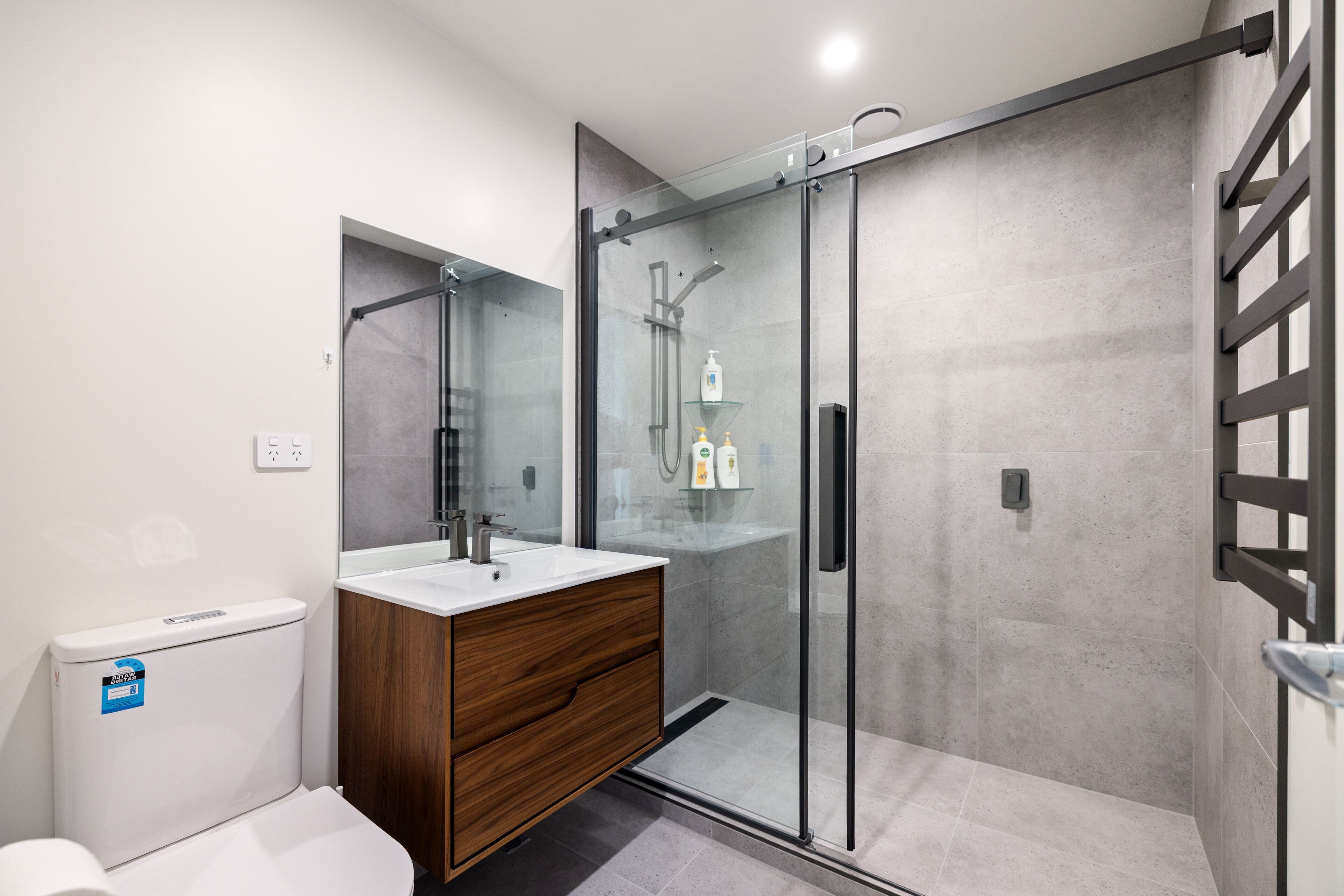 Townhouse, 3 kamar tidur, pemandangan kota | Kamar mandi | Shower, pengering rambut, handuk, dan sabun