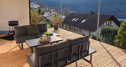 Apartment 'Kinzigtalblick' mit Bergblick, privater Terrasse und WLAN