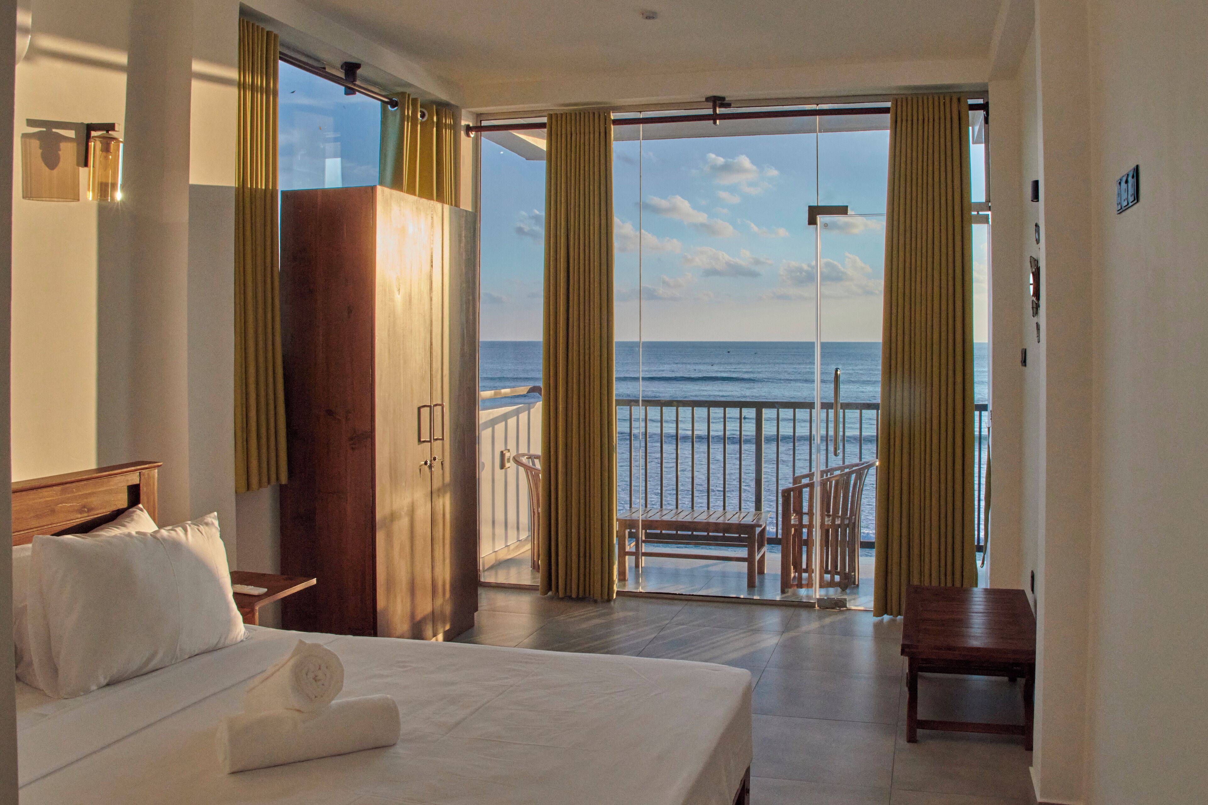 Dobbeltrom – deluxe, balkong, sjøutsikt | Strykejern/-brett og wi-fi (inkludert)