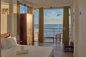 豪華雙人房, 露台, 海景 | 熨斗/熨衫板、免費 Wi-Fi