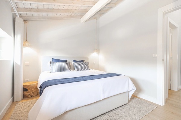 Comfort Room | WiFi (free), individually decorated, bed sheets
