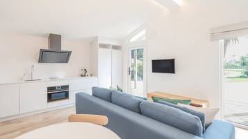 Superior-Bungalow, Balkon | Wohnbereich