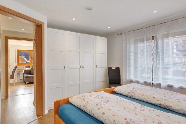 2 bedrooms, WiFi, bed sheets, wheelchair access