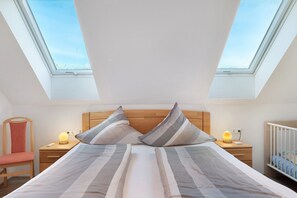 2 bedrooms, iron/ironing board, WiFi, bed sheets