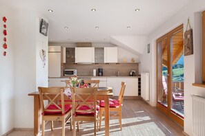 Dining - Apartment 'Talblick, 75sqm' with Mountain View, Balcony and Wi-Fi (Elzach)