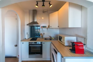 Fridge, microwave, oven, coffee/tea maker