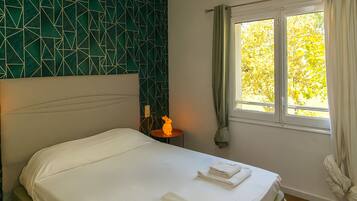 1 slaapkamer, een strijkplank/strijkijzer, gratis wifi, beddengoed