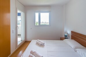 2 chambres, fer et planche à repasser, Wi-Fi gratuit, draps fournis