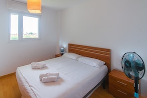2 bedrooms, iron/ironing board, free WiFi, bed sheets