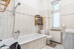 Bruser, hårtørrer, håndklæder