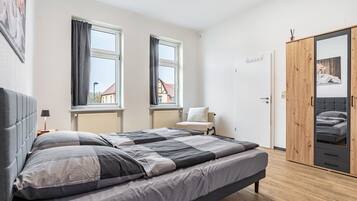 3 bedrooms, iron/ironing board, WiFi, bed sheets