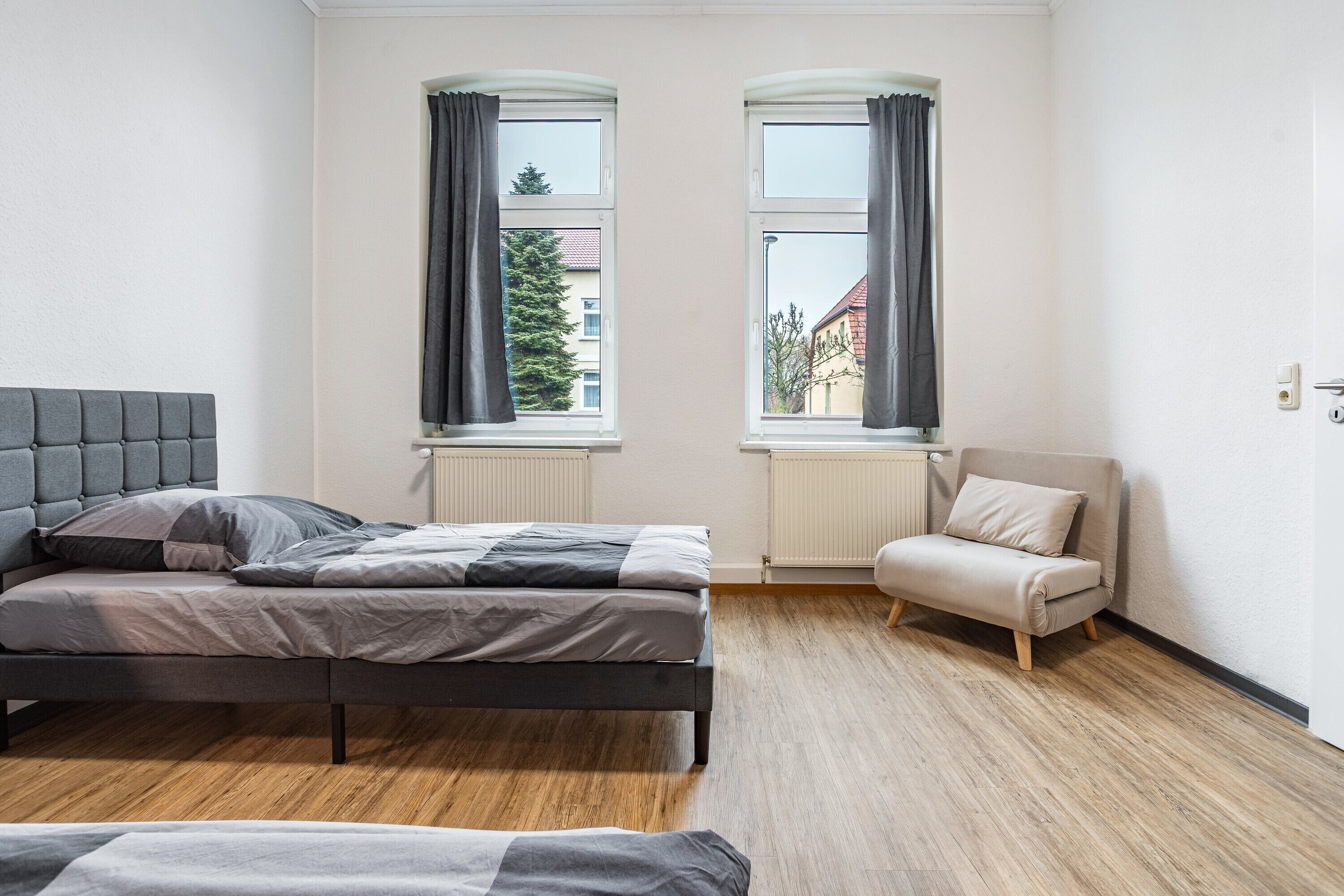 3 chambres, fer et planche à repasser, Wi-Fi, draps fournis