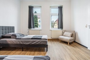 3 quartos, ferros/tábuas de passar roupa, Wi-Fi, roupa de cama