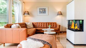 Fernseher, Kamin, DVD-Player, Tischtennisplatte