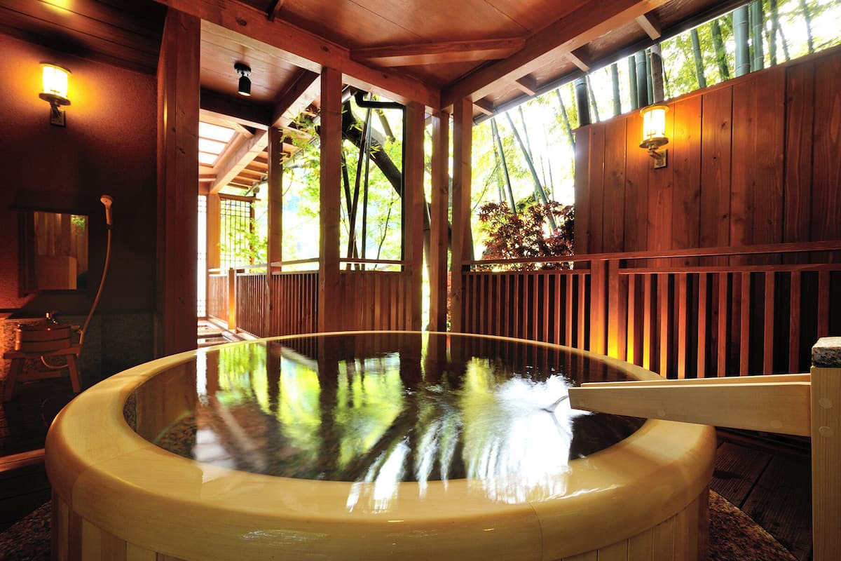 Quarto, para não fumantes (with Open-Air Bath Asebi 206) | Banheiro | Banheira e chuveiro separados, banheiras de fontes termais