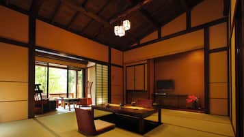 Hypo-allergenic bedding, down duvets, in-room safe