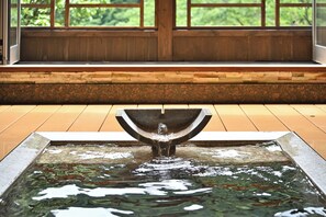 Hypo-allergenic bedding, down duvets, in-room safe - Tonosawa Onsen Yamano Chaya Ryokan (Hakone)