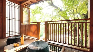 Zimmer, Nichtraucher (with Open-Air Bath Asebi 206) | Allergikerbettwaren, Daunenbettdecken, Zimmersafe, individuell dekoriert