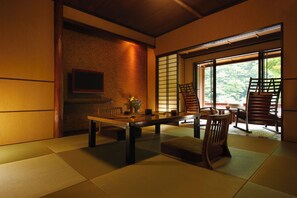 룸, 금연 (Open-Air Bath,Yama-no-tomoshibi 102) | 저자극성 침구, 오리/거위털 이불, 객실 내 금고, 각각 다른 스타일의 인테리어