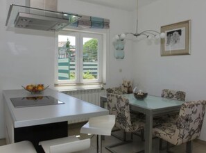 Apartment (Three Bedroom Apartment A4+2) | Living room | 32-inch flat-screen TV with satellite channels - Apartments K Supetar (Supetar)