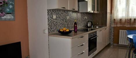 Appartamento (Two bedroom apartment A4) | Angolo cottura privato | Frigorifero