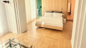 2 室のベッドルー ム、アイロン / アイロン台、WiFi (無料)、ベッドシーツ