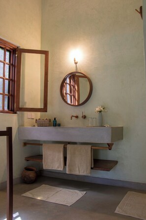 Shower, towels, soap, toilet paper - Marula House 3BD, Diani Beach (Diani Beach)