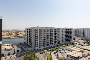 Apartment | 1 bedroom - Sleek Yas Getaway w Ferrari World Canal Views (Abu Dhabi)
