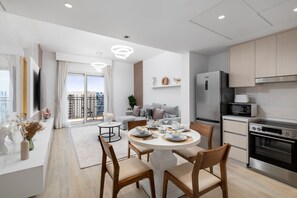 Apartment | 1 bedroom - Sleek Yas Getaway w Ferrari World Canal Views (Abu Dhabi)