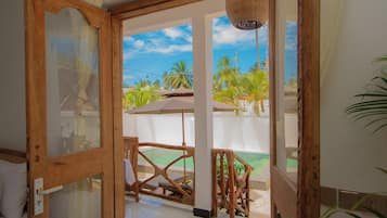 Bureau, espace de travail pour ordinateur portable, Wi-Fi gratuit