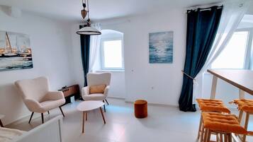 Apartment (Classic One Bedroom Apartment) | Living room