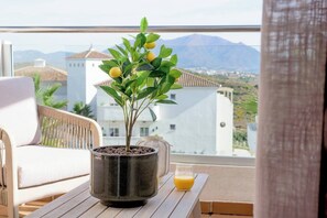 Interior - Chic apartment with sea and mountain views.Pool |2BR|4Min from the beach|. (AN)