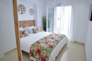 2 habitaciones, tabla de planchar con plancha y cuna de viaje 