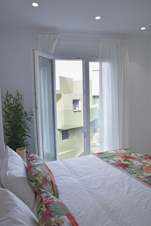 2 bedrooms, iron/ironing board, travel cot, free WiFi