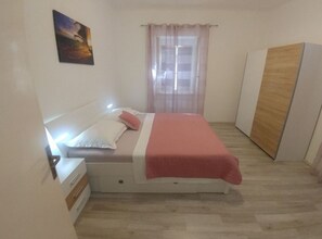 Casa (Four Bedroom Holiday Home With Terrac) | 1 habitación y cunas 