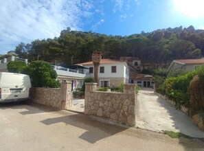 House (Four Bedroom Holiday Home With Terrac) | Bahagian luar